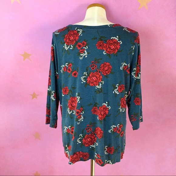 TORRID BLUE FLORAL V-NECK BANDED TEE 2 - Picture 4 of 10